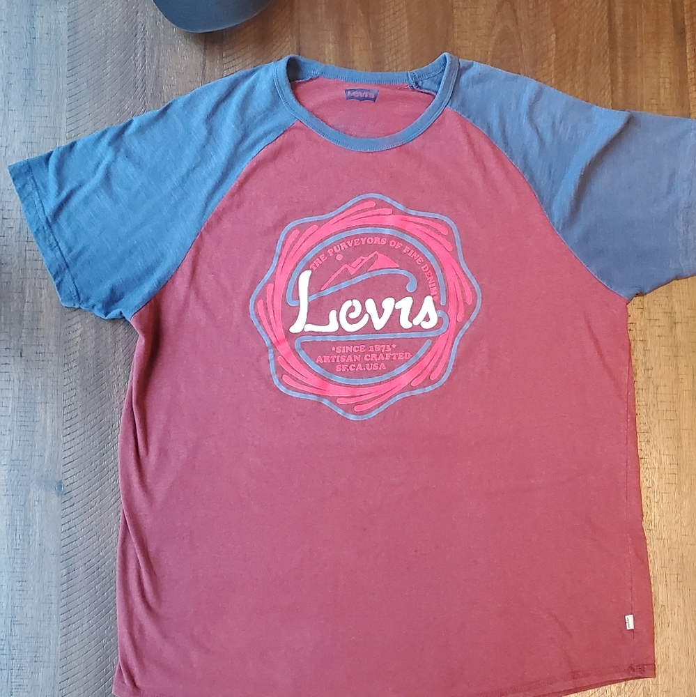 Levi's Tee